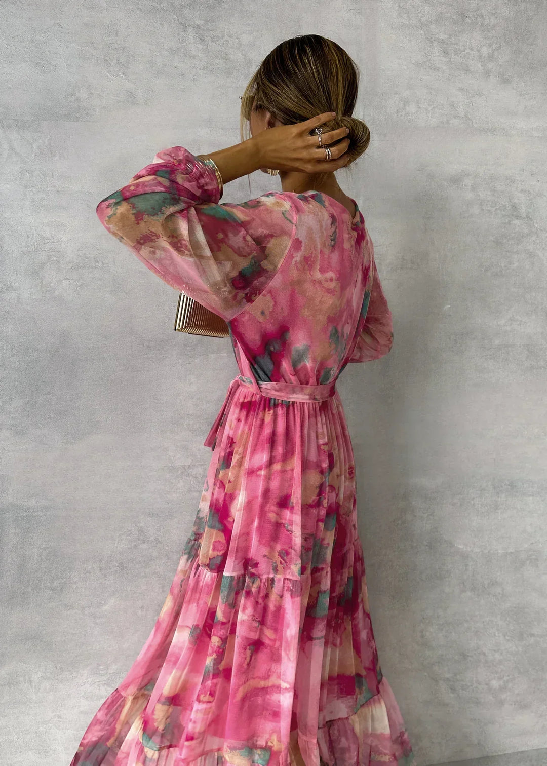 Susanne | Damen Fließendes, plissiertes Maxikleid mit Gürtel und Blumenmuster
