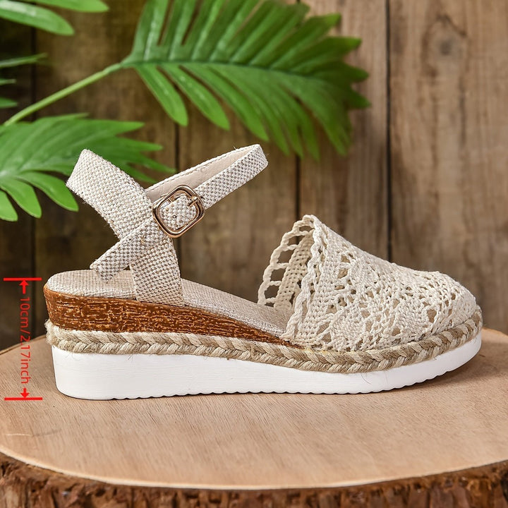 Clara | Damen Bequeme Sandalen Häkeloptik Keilabsatz Knöchelriemen